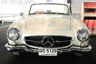 Nonthaburi - 28 Kasım: mercedes benz 190 sl, vintage converti