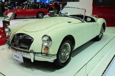 Nonthaburi - 28 Kasım: mg a, tasarlanmış klasik araba, ekranda