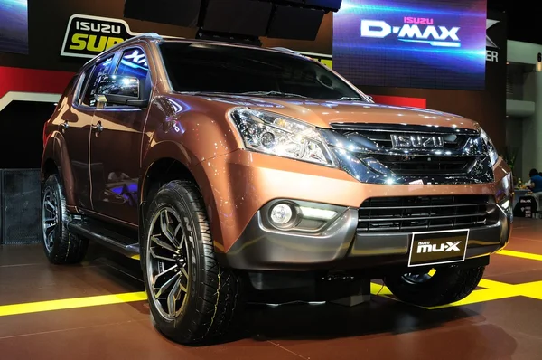 NONTHABURI - NOVEMBRO 28: Isuzu mu-X em exposição no 30th Tha — Fotografia de Stock