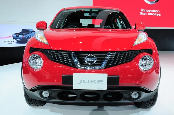 Warszawa - 28 listopada: nowy nissan juke, Krzyż na wy³±czenie — Zdjęcie stockowe