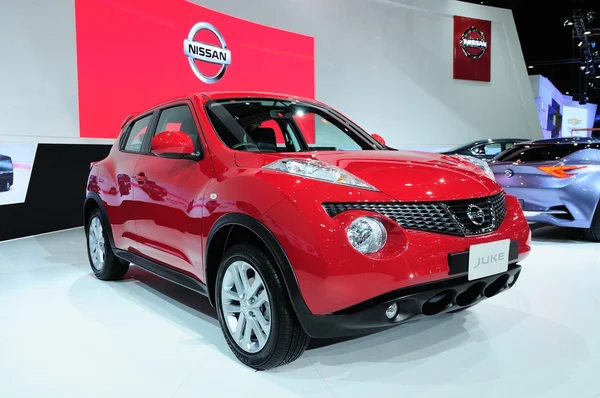 NONTHABURI - 28 DE NOVIEMBRE: El nuevo Nissan JUKE, Cross over vehic —  Fotos de Stock