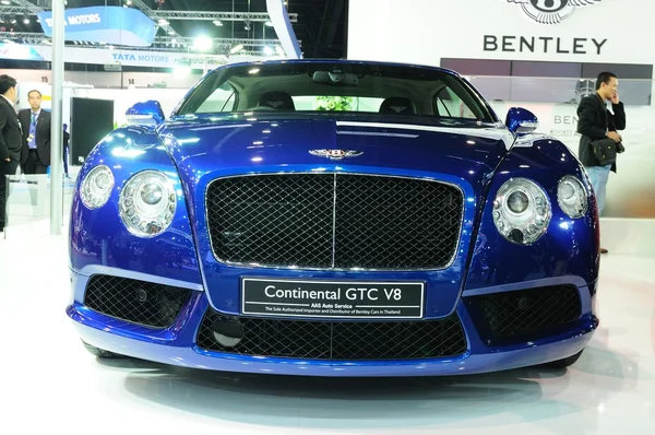 NONTHABURI - NOVEMBRO 28: Bentley continental GTC V8, Carro de luxo — Fotografia de Stock