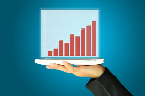 Vrouwelijke hand dienen de planeet met digitale tablet huidige diagram of grafiek — Stockfoto