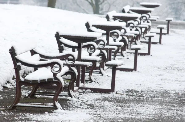 Bancos cobertos de neve — Fotografia de Stock