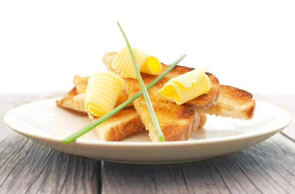 朝食トーストにバターします。 — ストック写真