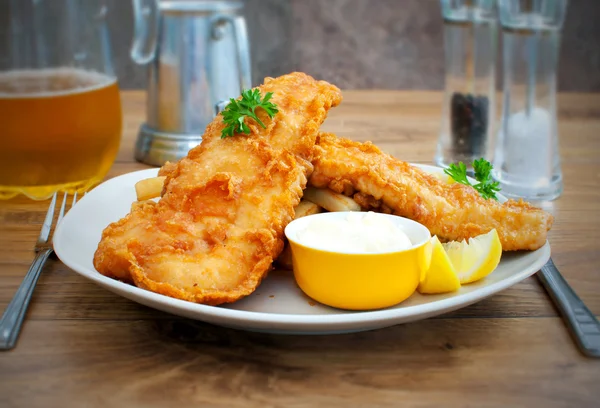 Peixe e batatas fritas — Fotografia de Stock