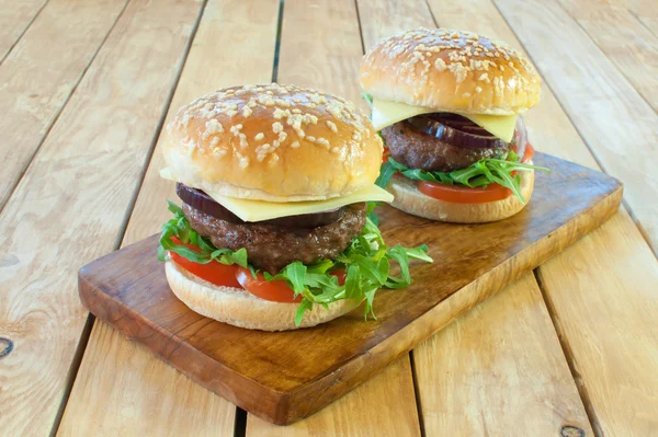 Hamburger mit Käse — Stockfoto