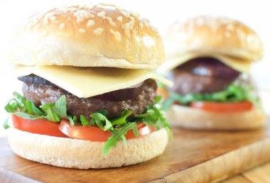 Hamburger domates ile