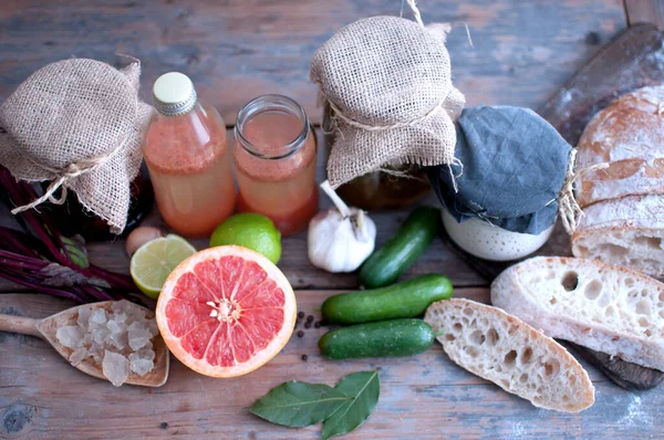 Alimentos Fermentados Caseros Incluyendo Pepinos Remolacha Arrancador Masa Madre Con —  Fotos de Stock