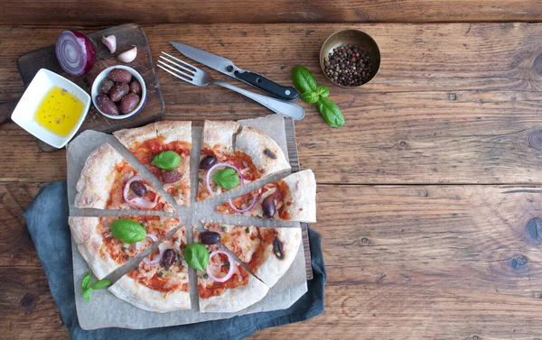 Sliced Homemade Stone Baked Italian Pizza — 图库照片
