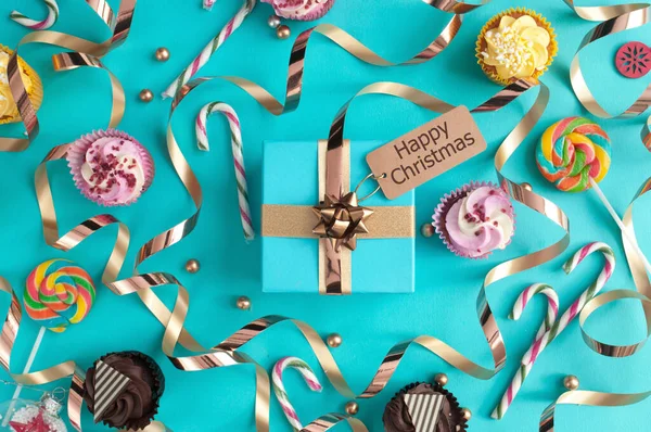 Gift Box Wrapped Gold Ribbon Christmas Greeting Surrounded Sweet Treats — Stock Photo, Image