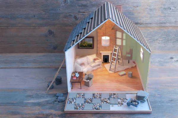 Miniature House Diy Renovation Including Painted Interior New Roof Tiles — ストック写真