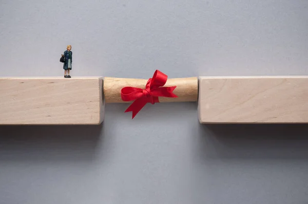 Graduation Scroll Bridging Gap Wooden Blocks Female Miniature Figure Cross — Foto Stock