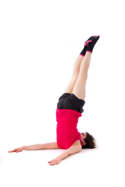 Mujer joven haciendo ejercicio — Foto de Stock