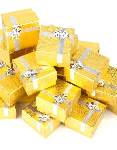 Pile de boîtes-cadeaux en or — Photo