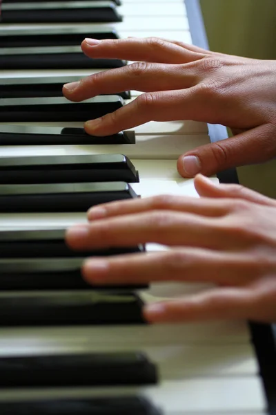 Piano händer — Stockfoto