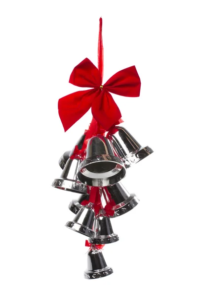 クリスマスの鐘を銀と赤の弓 — ストック写真