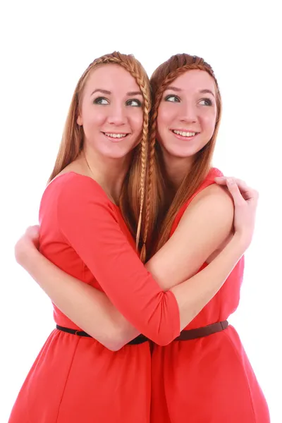 Duas meninas gêmeas em vestidos vermelhos — Fotografia de Stock