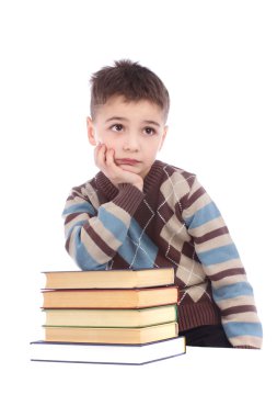 Beyaz arka plan üzerinde izole kitap ile genç çocuk