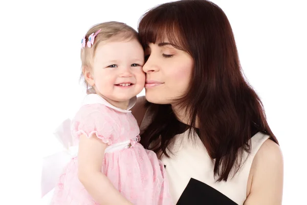 Porträt der süßen Mutter mit ihrem Kind vor weißem Hintergrund — Stockfoto