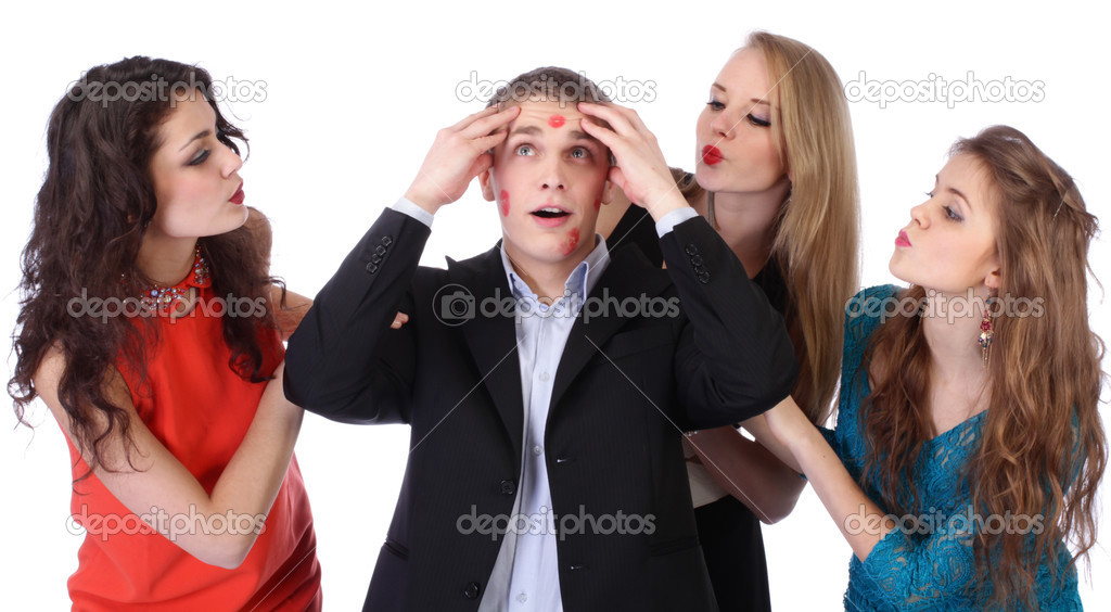 razrabotat-tri-podrugi-i-odin-paren