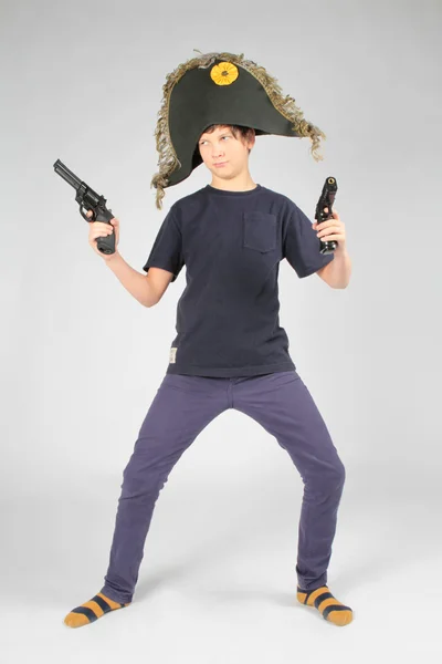 Ragazzo in costume da pirata — Foto Stock