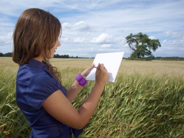 sahada çizim arka güzel kız