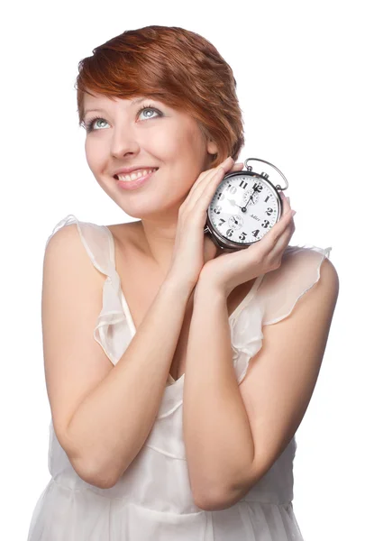 ผู้หญิงที่ยิ้มถือนาฬิกาปลุก — ภาพถ่ายสต็อก