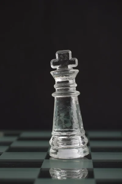 Glass chess king — Stock Photo, Image