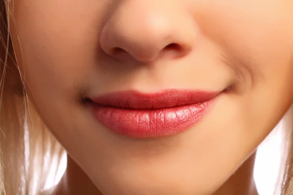 Lächeln Mädchen Lippen Nahaufnahme — Stockfoto