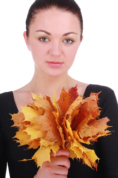 Κοπέλα που κρατά το φθινόπωρο σφενδάμνου πορτοκαλί φύλλα — Φωτογραφία Αρχείου