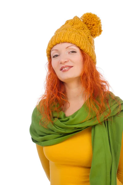 Γυναίκα σε κίτρινο καπέλο και μπλούζα — Φωτογραφία Αρχείου