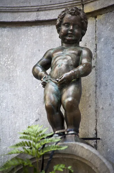 W Brukseli Manneken Pis (sikanie Boy) — Zdjęcie stockowe