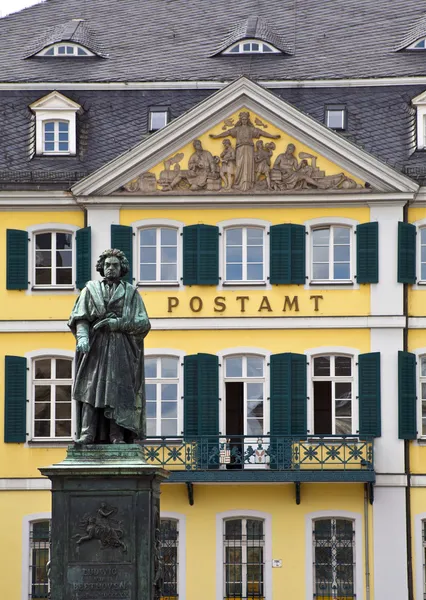 Beethoven statue in bonn, deutschland. — Stockfoto