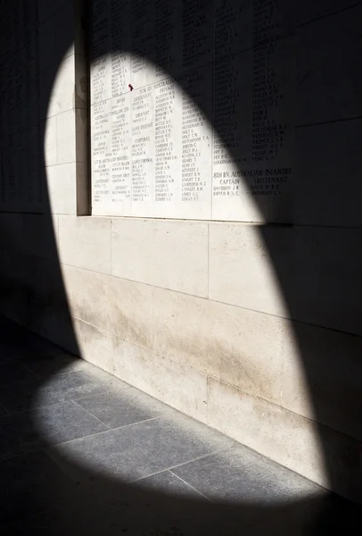 Nomi sulla porta Menin a Ypres, Belgio — Foto Stock