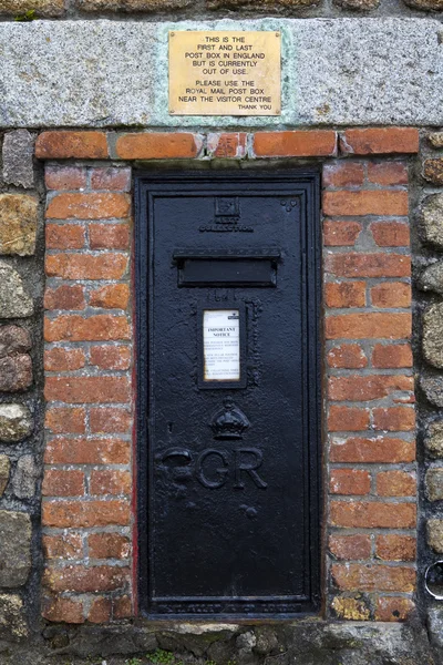 在英格兰-地政总署结束的第一个和最后一个邮政信箱. — 图库照片