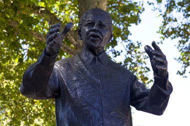 Londra'da Nelson mandella heykeli