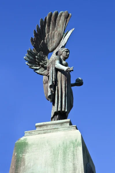 Statue d'ange dans les jardins de parade à Bath — Photo