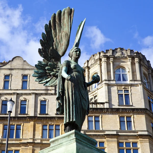 Angel statue in Parade Gardens in Bath — Stock Photo, Image