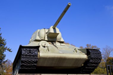 Tank vasıl Berlin'deki Sovyet savaş anıtı
