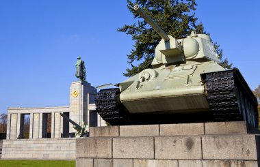 Berlin 'deki Sovyet Savaşı Anıtı