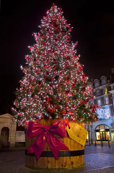 Julgran i covent garden. — Stockfoto