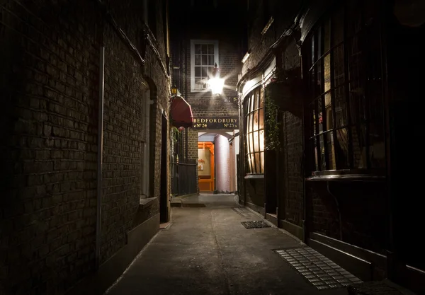 Eski moda Londra alleyway — Stok fotoğraf