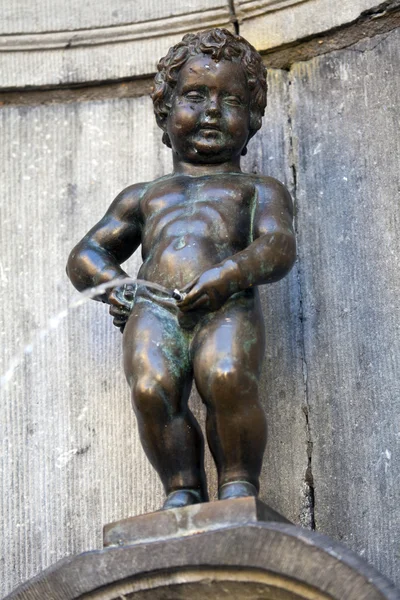 De berömda manneken pis i Bryssel — Stockfoto