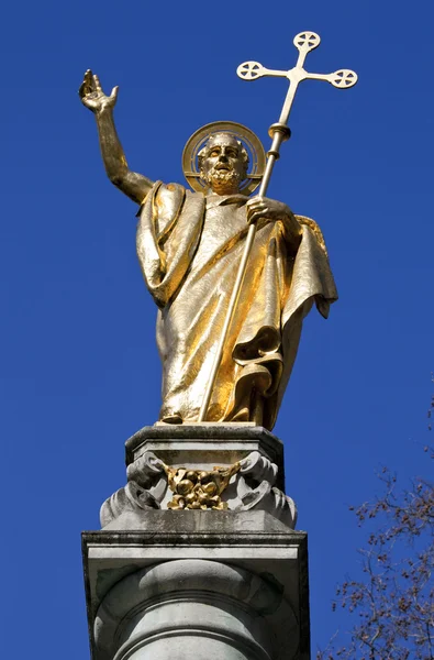 Socha svatého Pavla na st. pauls cathedral v Londýně — Stock fotografie