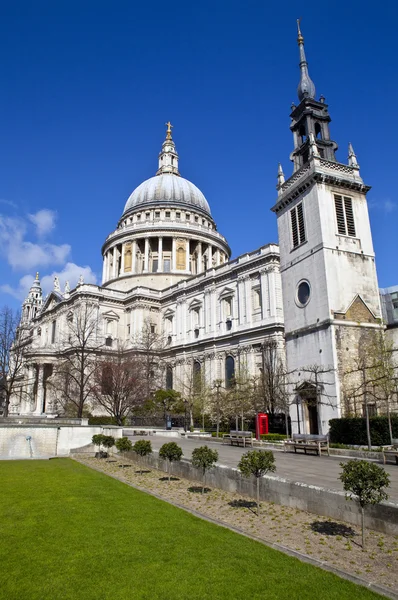 St. Paul's Cathedral and the Tower of the Former St. Augustine C — Stock Photo, Image