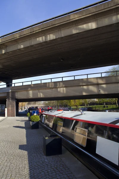 The Westway over the Regents Canal à Paddington, Londres — Photo