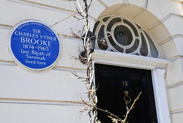 Голубая доска Чарльза Вайнера Брук в Лондоне — стоковое фото