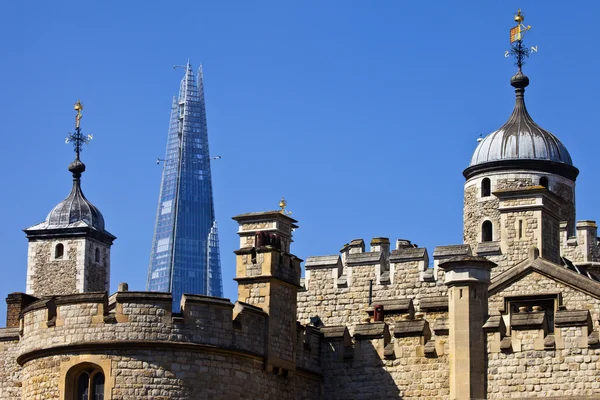 Tower of London and the Shard — Stock Photo, Image