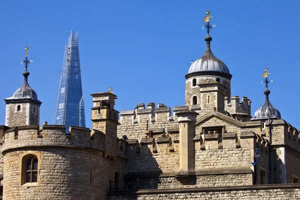 Tower of London and the Shard — Stock Photo, Image